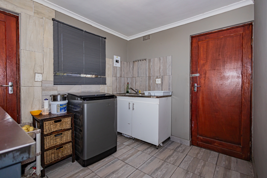 6 Bedroom Property for Sale in Scottsville Western Cape